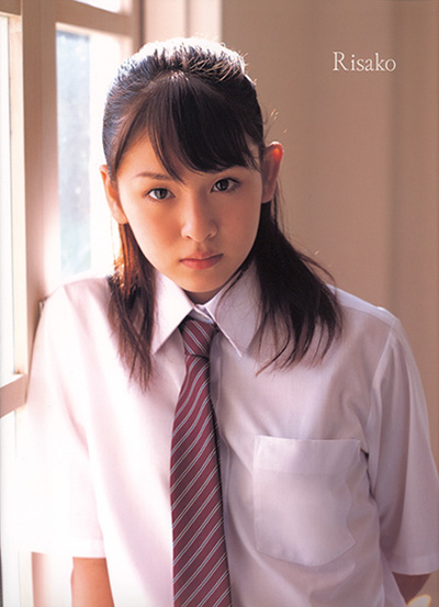 菅谷梨沙子 写真集 pure＋ 2007年8月10日初版発行 菅谷梨沙子 写真集 pure＋ 2007年8月10日初版発行